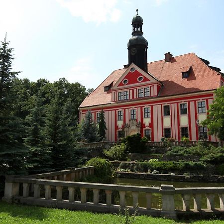 Boutique Palac Warmatowice Sienkiewiczowskie Legnica Exteriör bild