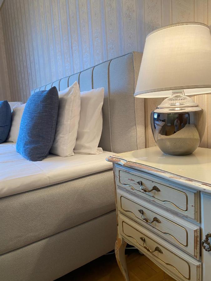 Boutique Palac Warmatowice Sienkiewiczowskie Legnica Exteriör bild