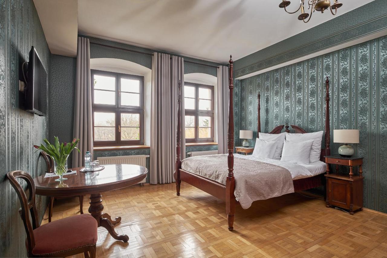 Boutique Palac Warmatowice Sienkiewiczowskie Legnica Exteriör bild
