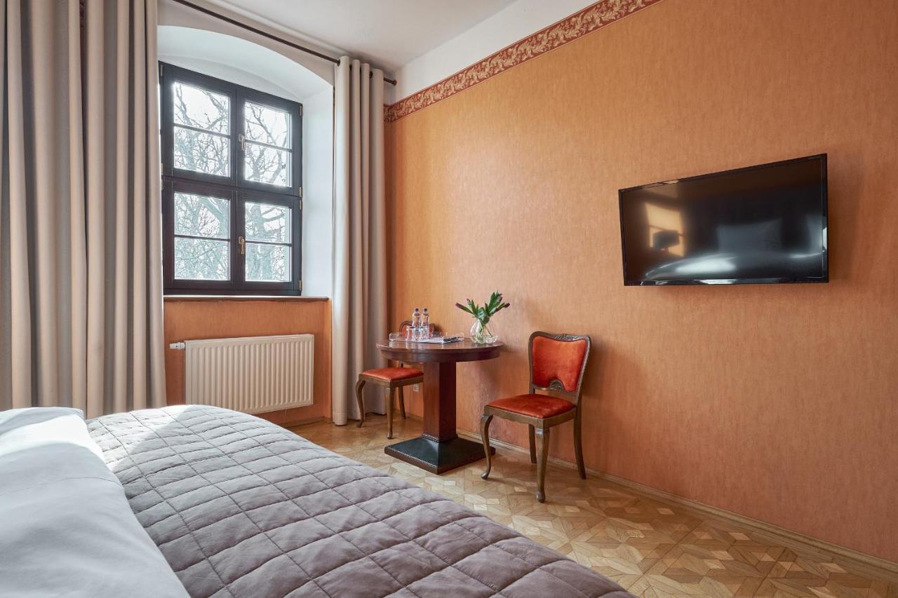 Boutique Palac Warmatowice Sienkiewiczowskie Legnica Exteriör bild