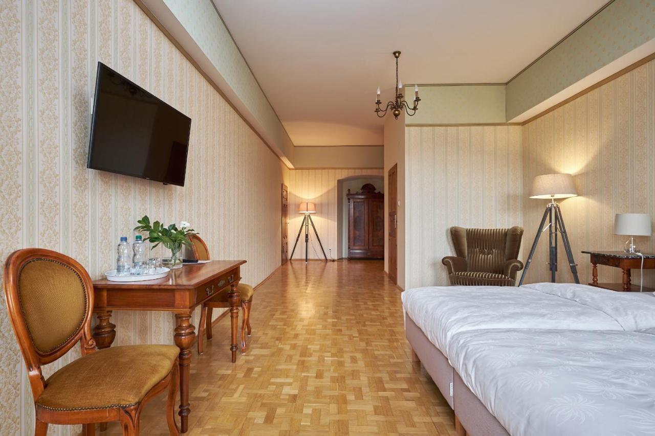Boutique Palac Warmatowice Sienkiewiczowskie Legnica Exteriör bild