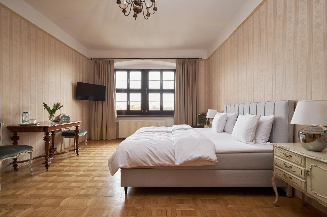Boutique Palac Warmatowice Sienkiewiczowskie Legnica Exteriör bild