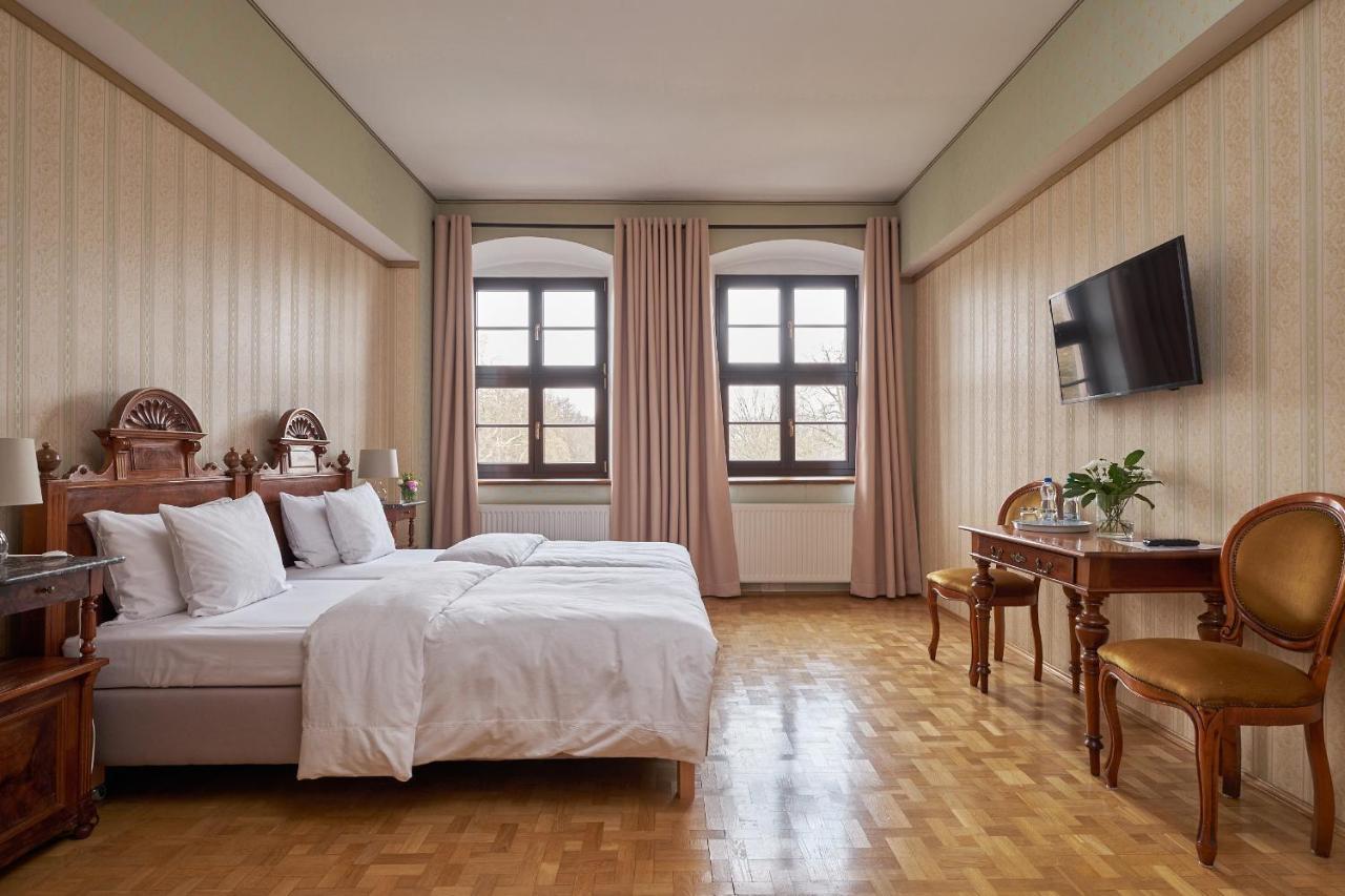 Boutique Palac Warmatowice Sienkiewiczowskie Legnica Exteriör bild