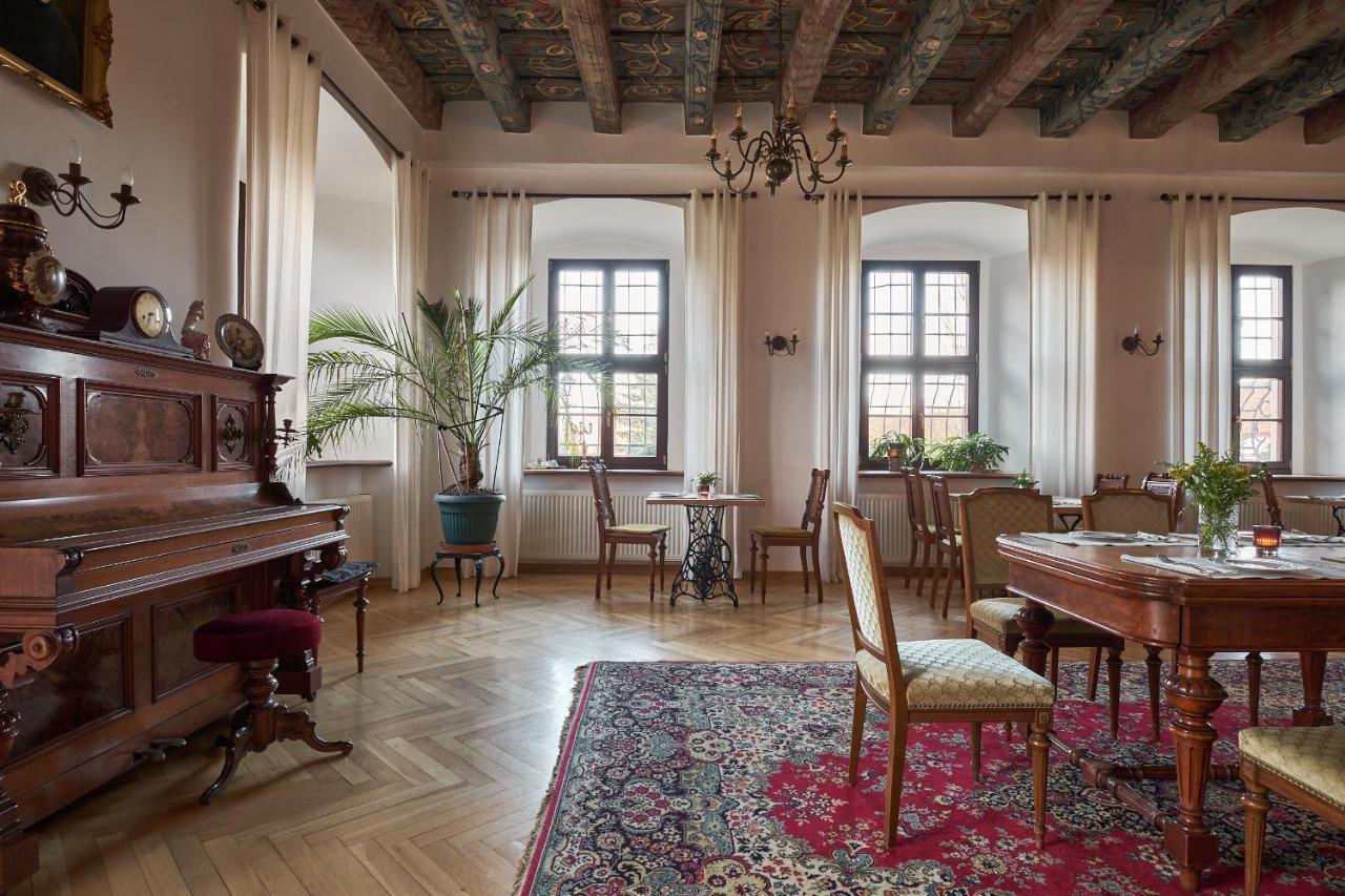 Boutique Palac Warmatowice Sienkiewiczowskie Legnica Exteriör bild