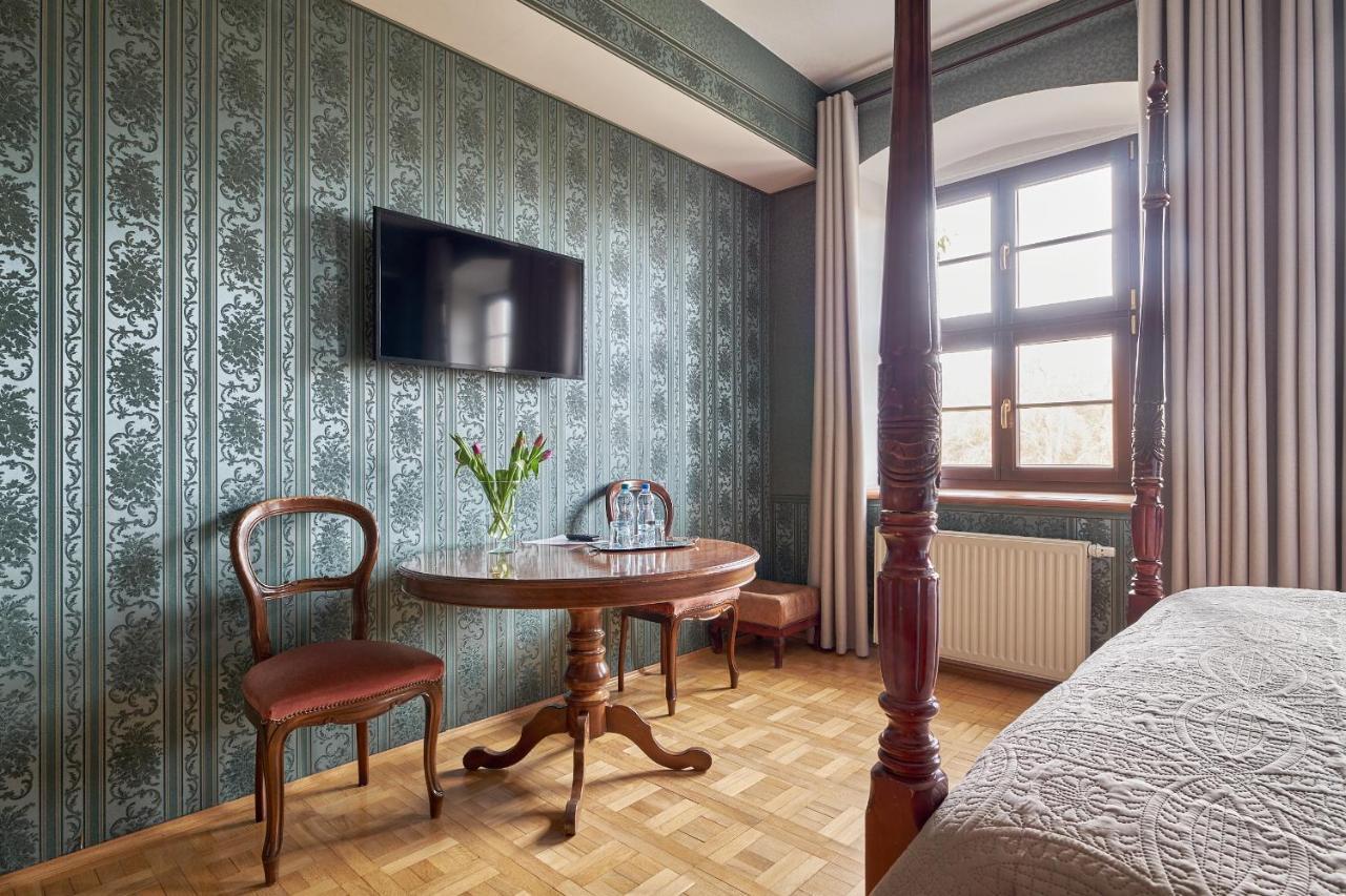 Boutique Palac Warmatowice Sienkiewiczowskie Legnica Exteriör bild