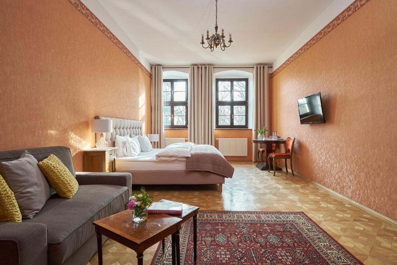 Boutique Palac Warmatowice Sienkiewiczowskie Legnica Exteriör bild