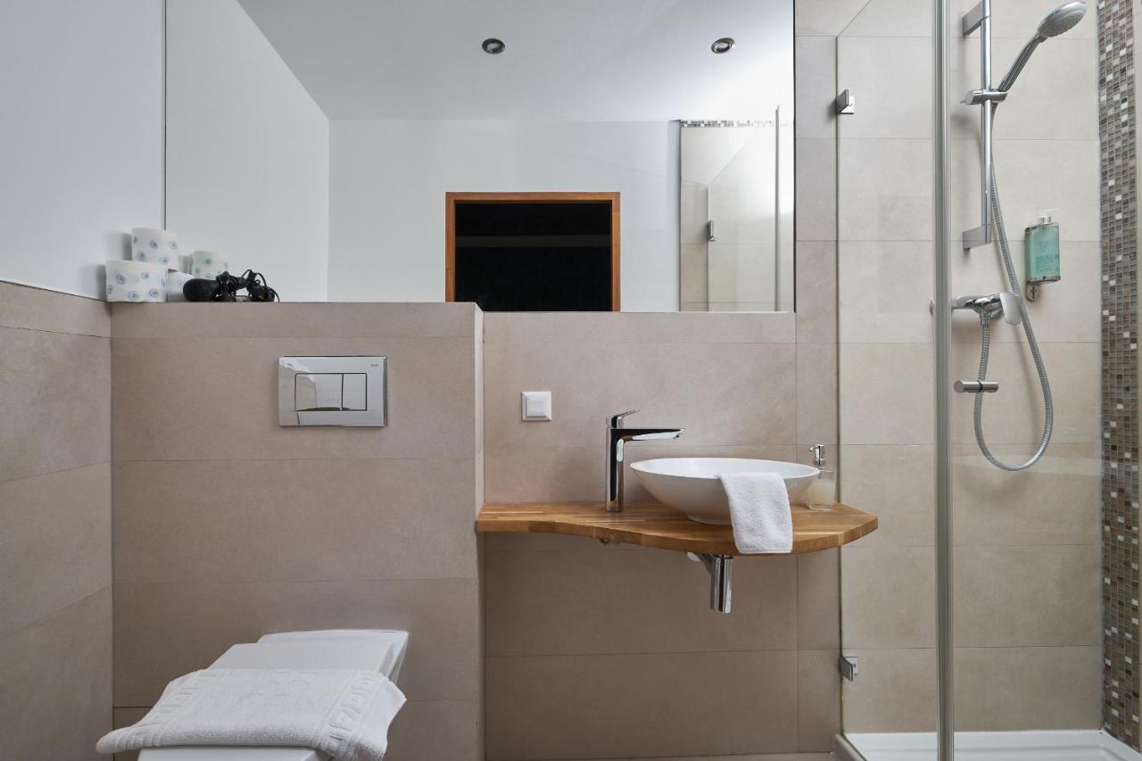 Boutique Palac Warmatowice Sienkiewiczowskie Legnica Exteriör bild