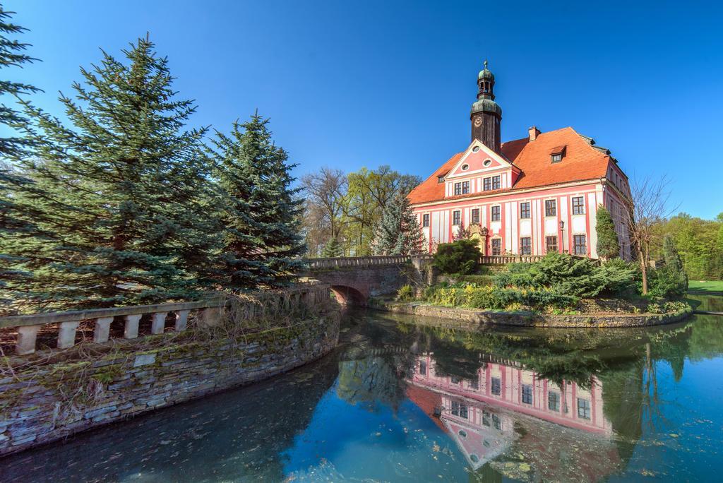 Boutique Palac Warmatowice Sienkiewiczowskie Legnica Exteriör bild