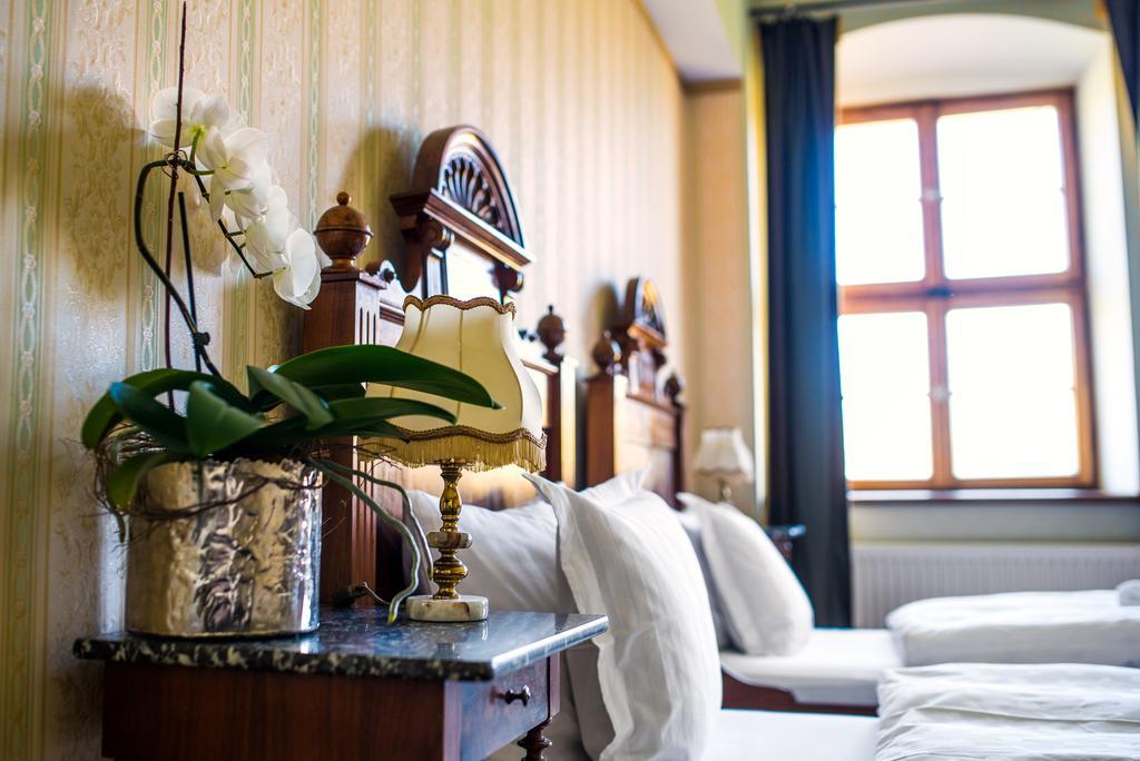 Boutique Palac Warmatowice Sienkiewiczowskie Legnica Exteriör bild