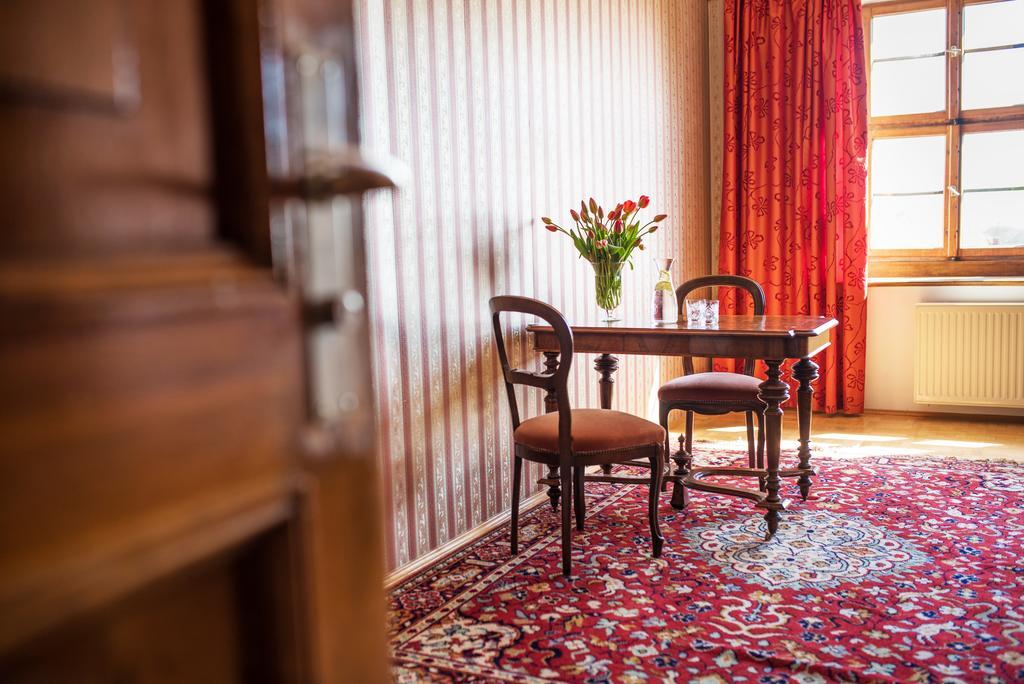 Boutique Palac Warmatowice Sienkiewiczowskie Legnica Exteriör bild