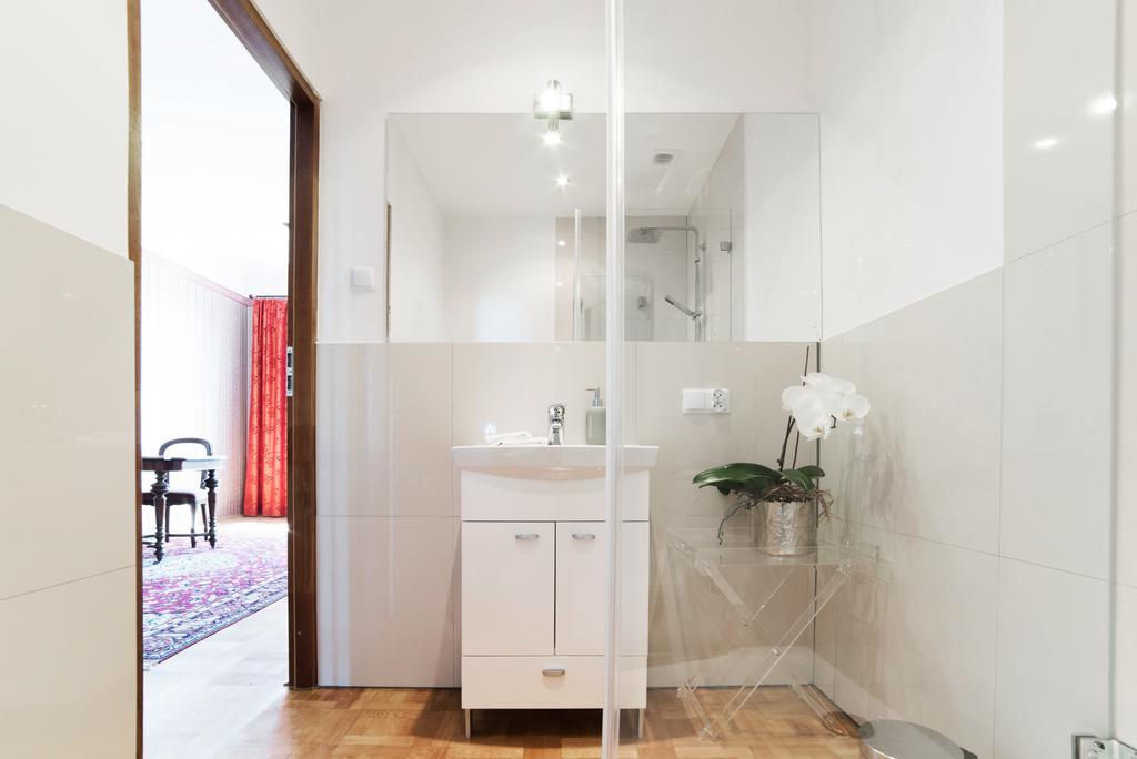 Boutique Palac Warmatowice Sienkiewiczowskie Legnica Exteriör bild