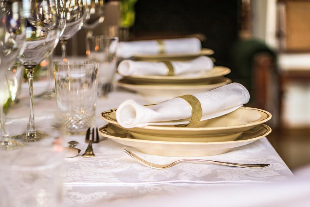 Boutique Palac Warmatowice Sienkiewiczowskie Legnica Exteriör bild