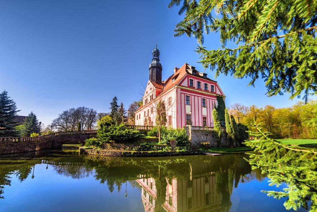 Boutique Palac Warmatowice Sienkiewiczowskie Legnica Exteriör bild